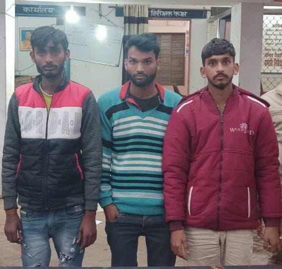 Three miscreants arrested for robbing on the highway