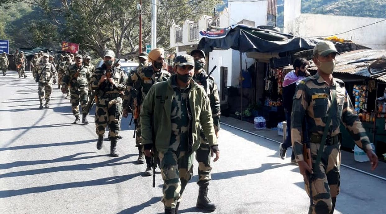 Flag march by police and paramilitary forces