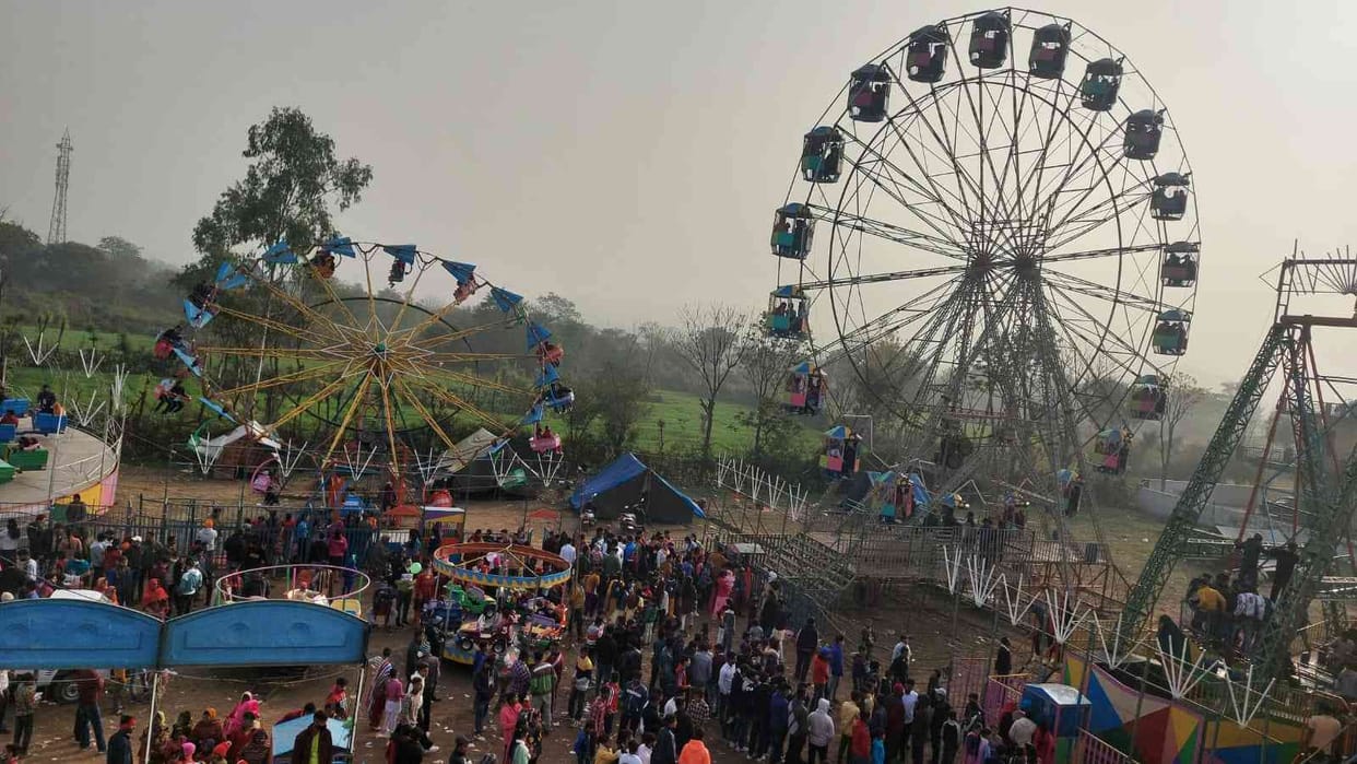People thronged to Peersthan fair despite restriction threat of infection looms