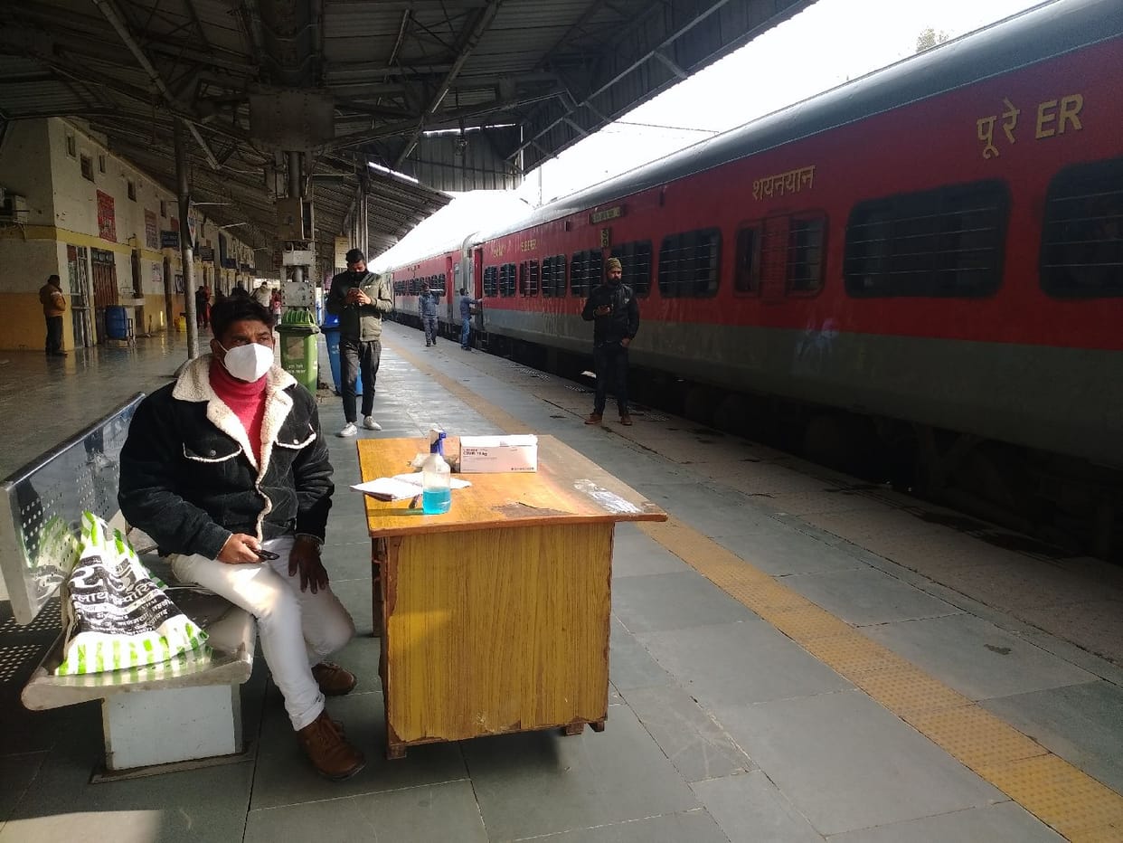 Awareness about Kovid infection is not visible at bus and railway station
