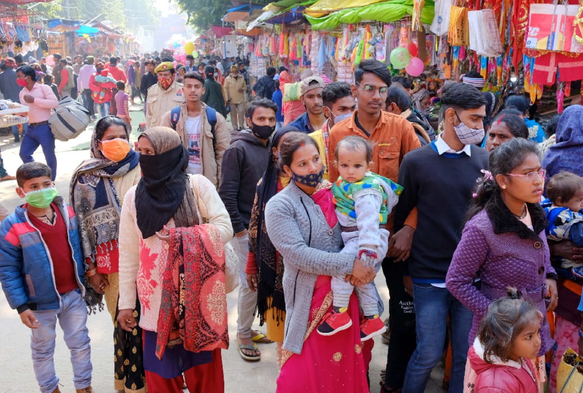 Before Makar Sankranti two lakhs offered Khichdi to Baba Gorakhnath