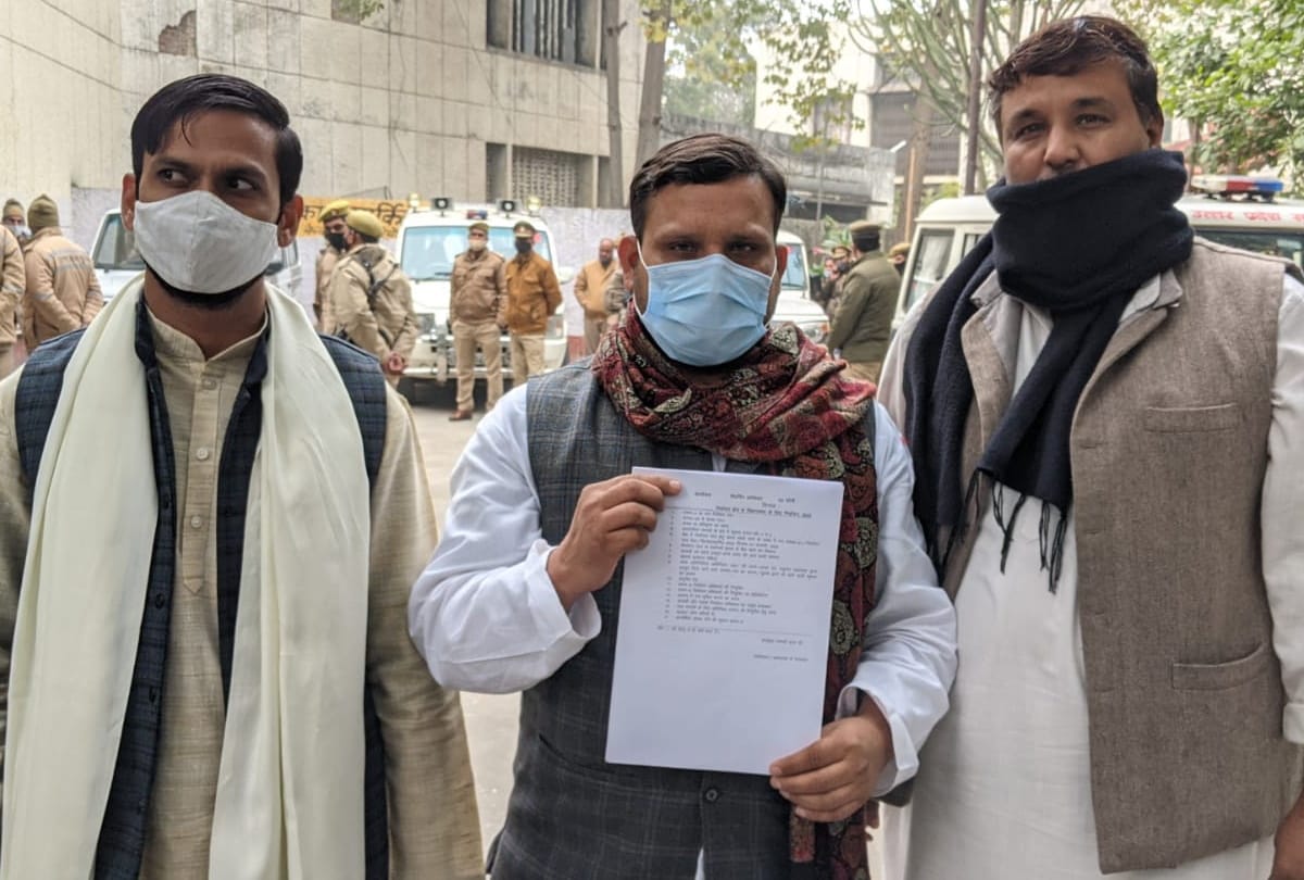UP Election 2022 Ghaziabad no nomination filed on first day 36 people buy 55 forms
