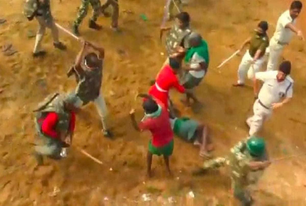 Odisha: Villagers raged against the proposed plant of Jindal Steel Works, many injured in police lathicharge