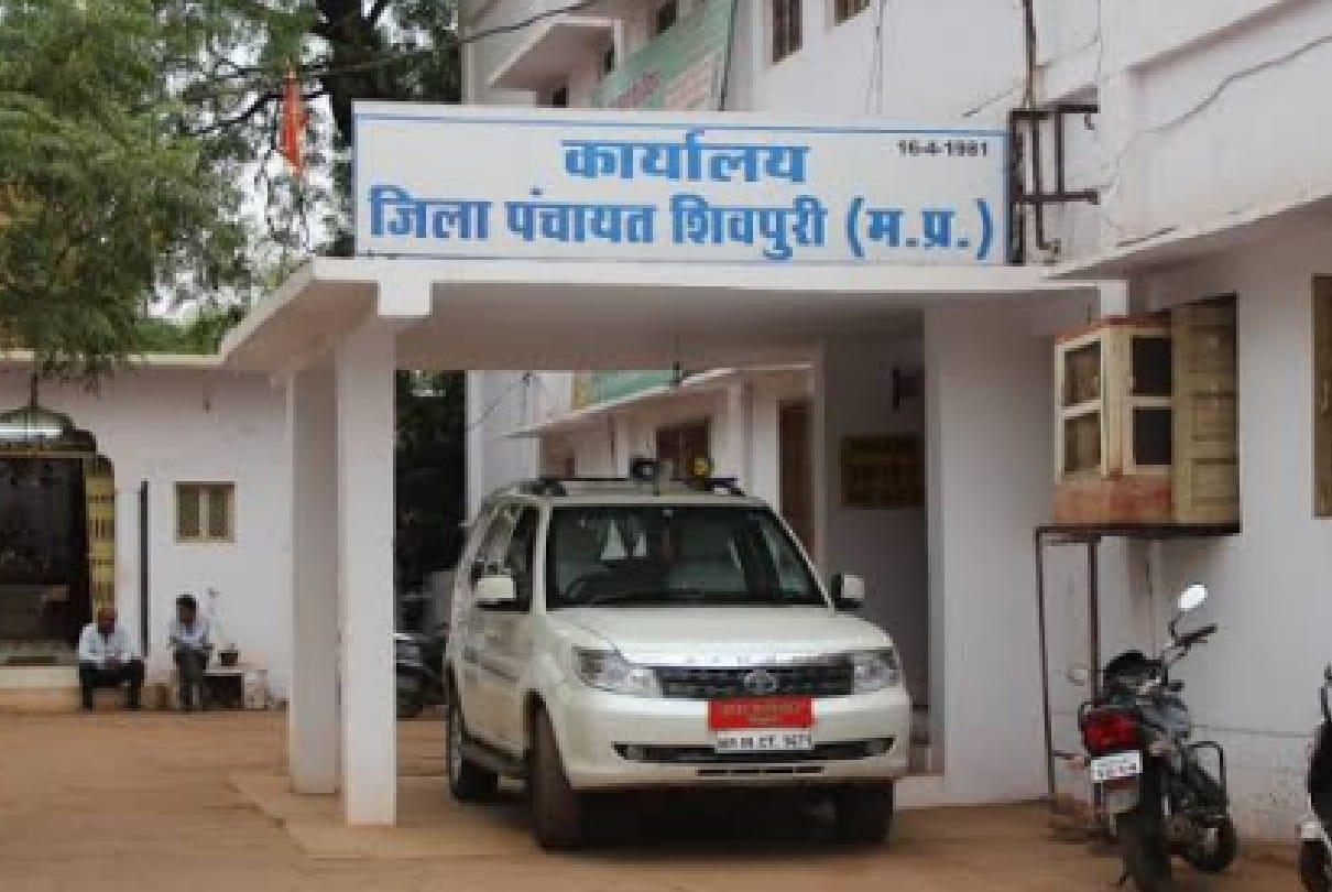 Shivpuri: Panchayat secretaries withdrew money during model code of conduct, 11 panchayat secretaries suspended