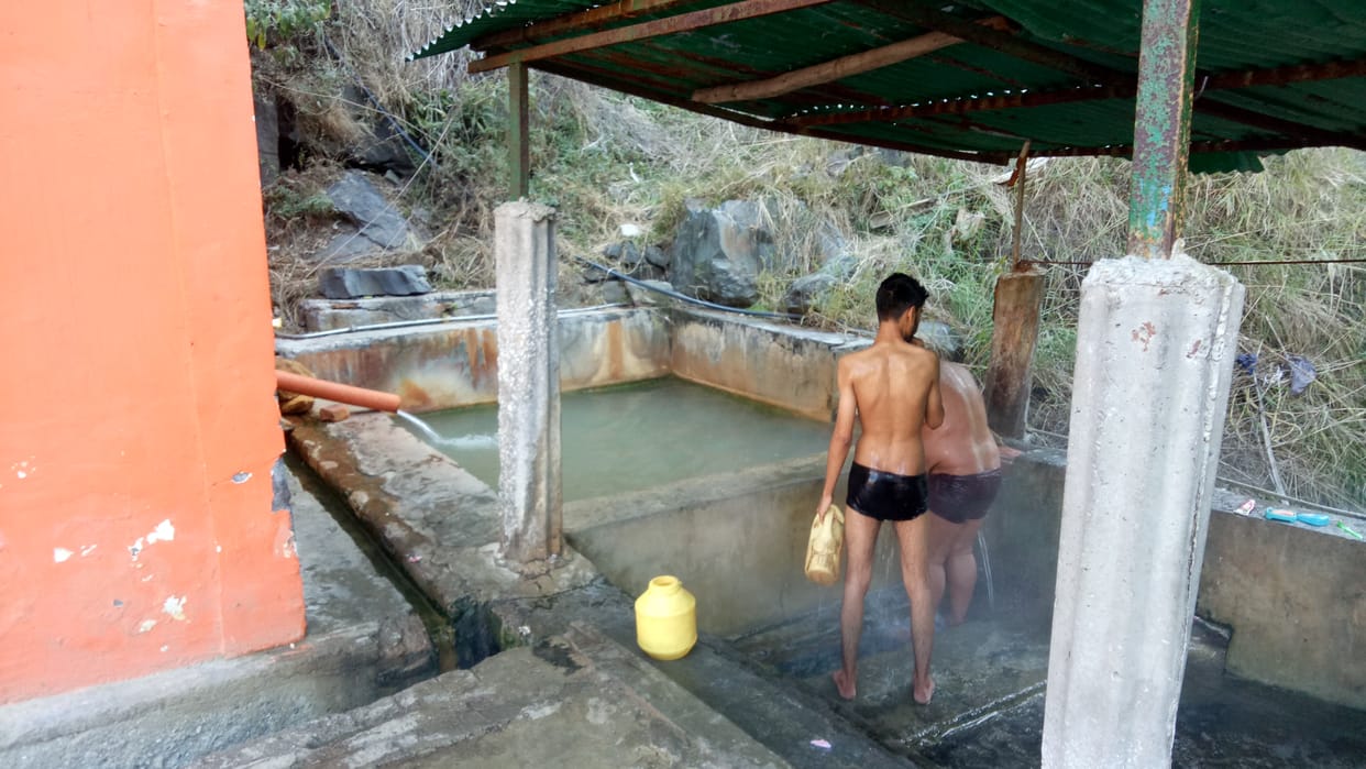 people took bath in unnu mahadev  on the occasion of  makar sakranti