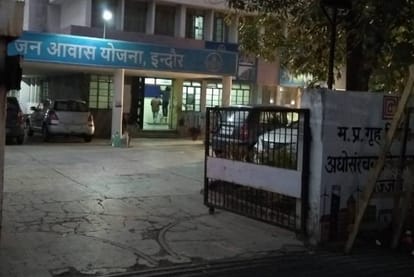 Ujjain: Actress Sara Ali Khan, who reached Mahakal's shelter, had darshan with her mother ... the scene of buying a house will be filmed in Ujjain