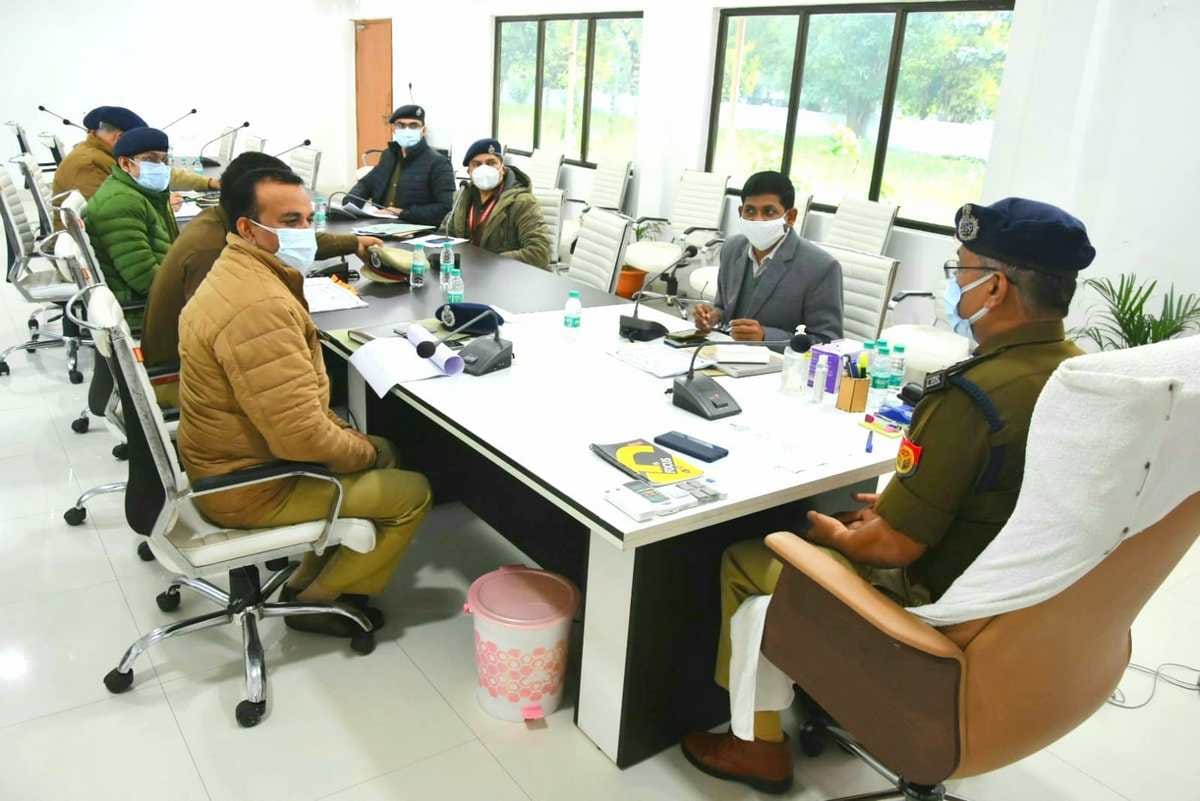 Varanasi Police Commissioner  held a meeting with police officers discussed about assembly elections