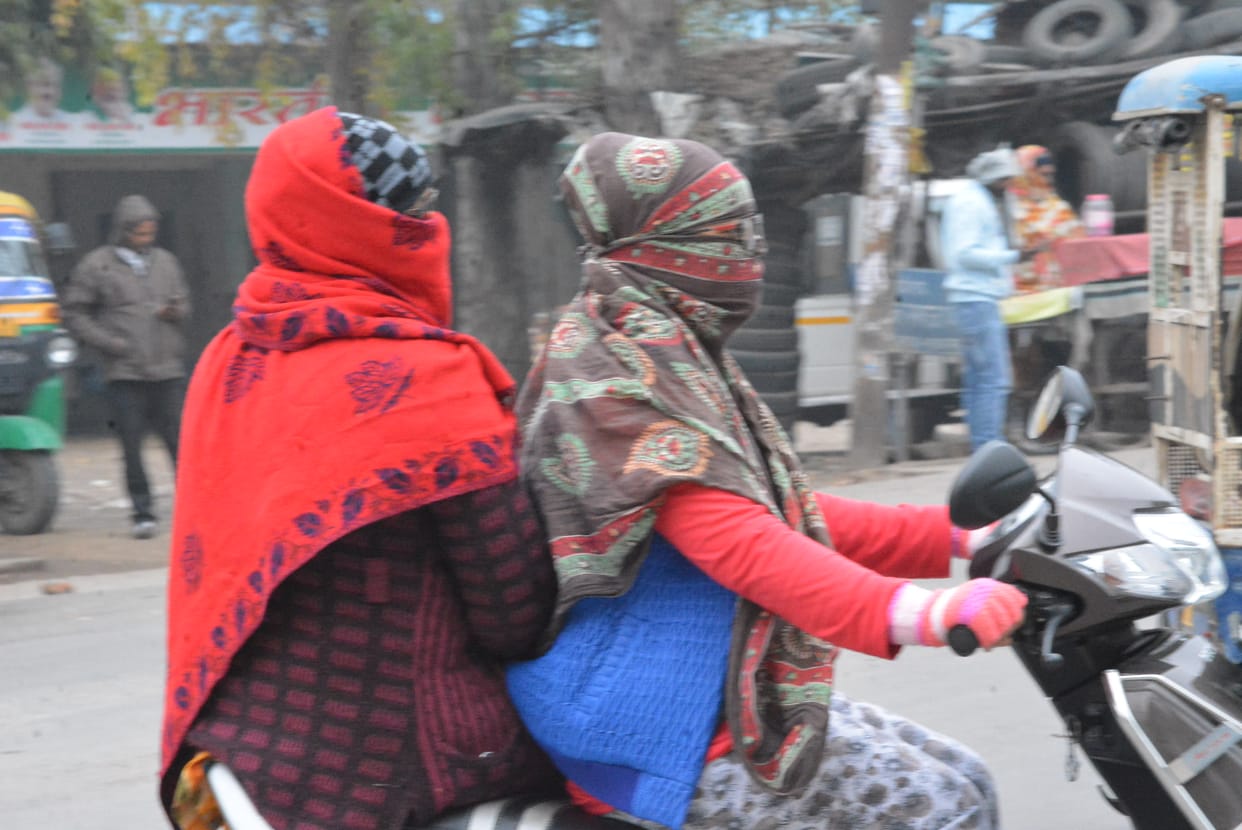 people chilled even during the day in cold wave