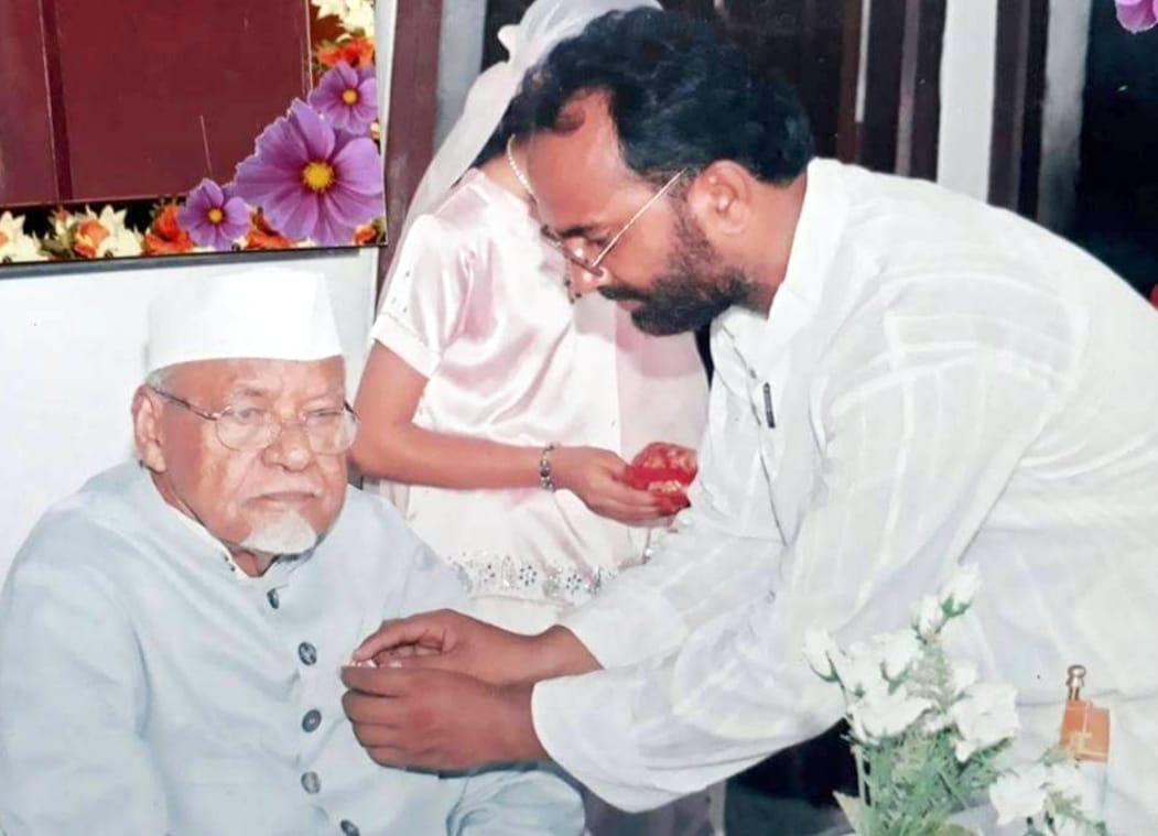 Law Minister Azizur Rahman left the car in the middle of the way and left on foot.