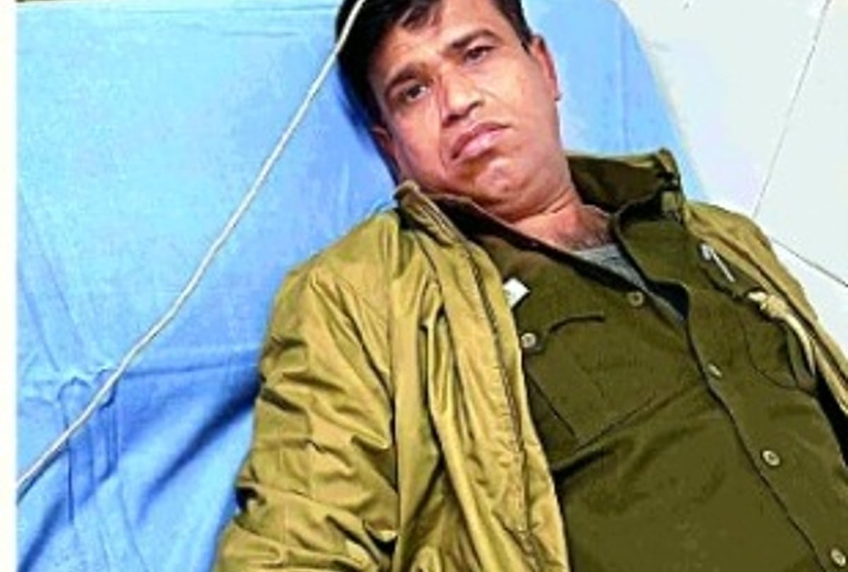 fire man saved lives of people trapped in fire trapped in a room due to fire in a house in Palam