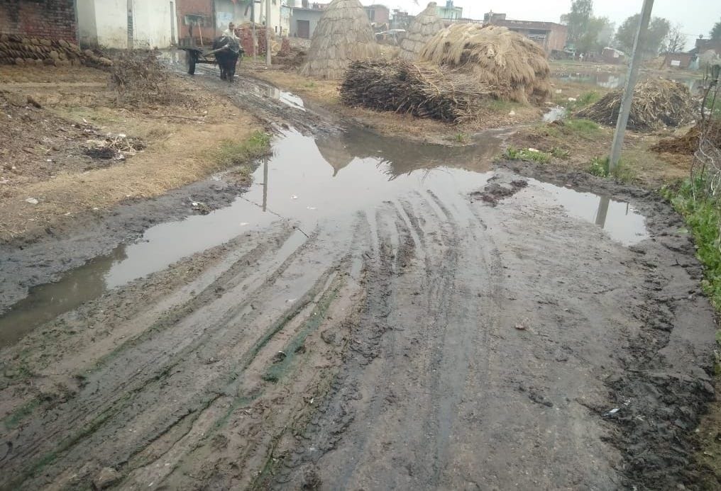 Pond water reached homes, villagers upset