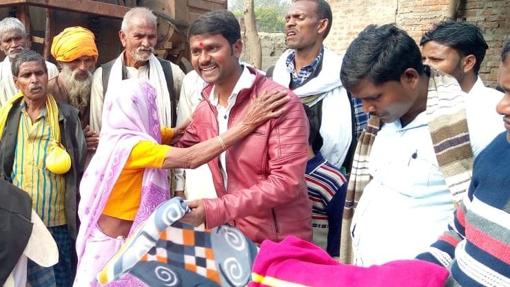fathepur news,Dip faith on Makar Sankranti, distribute khichdi