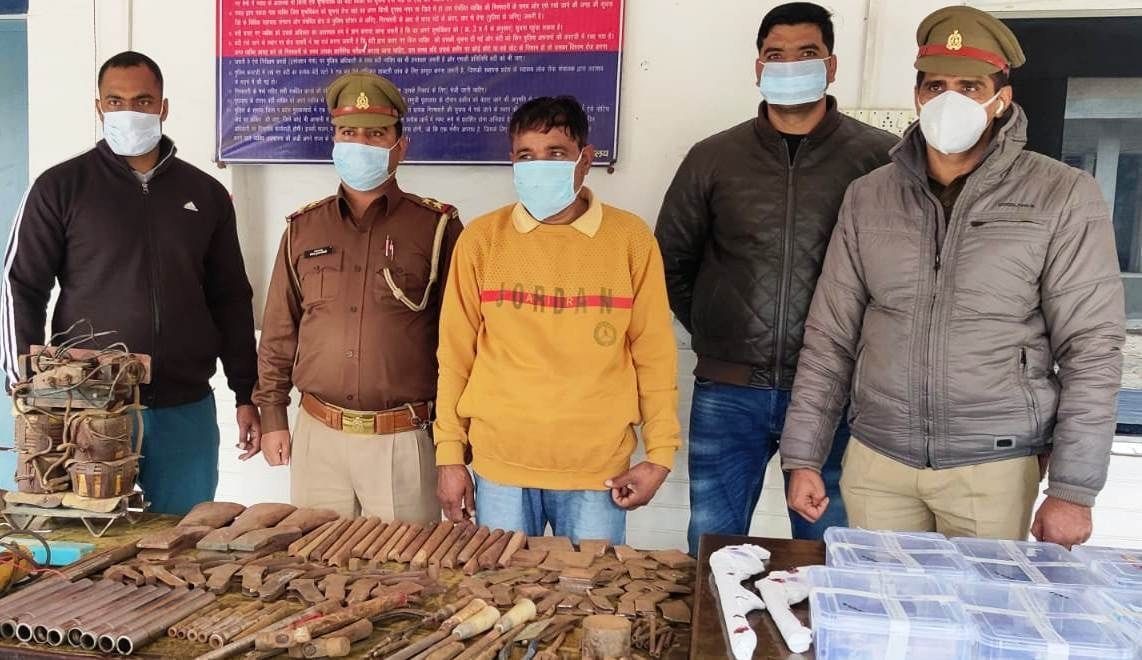 Police caught firearm factory from Parasauli's jungle