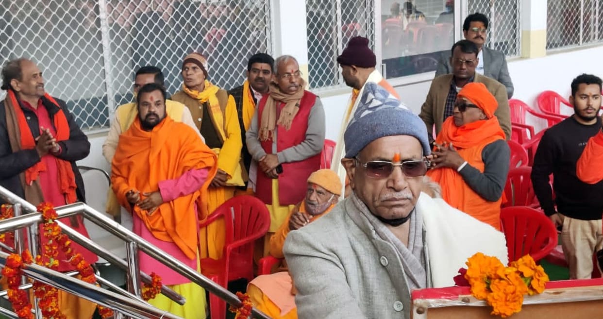 Saints and Mahants put their seal on Yogi's work