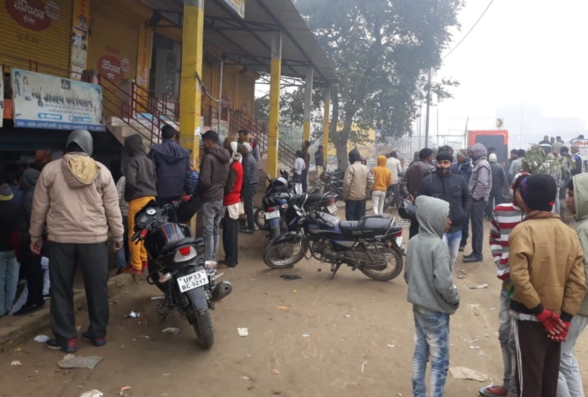 Robbery in mill area thana in Raebareli.