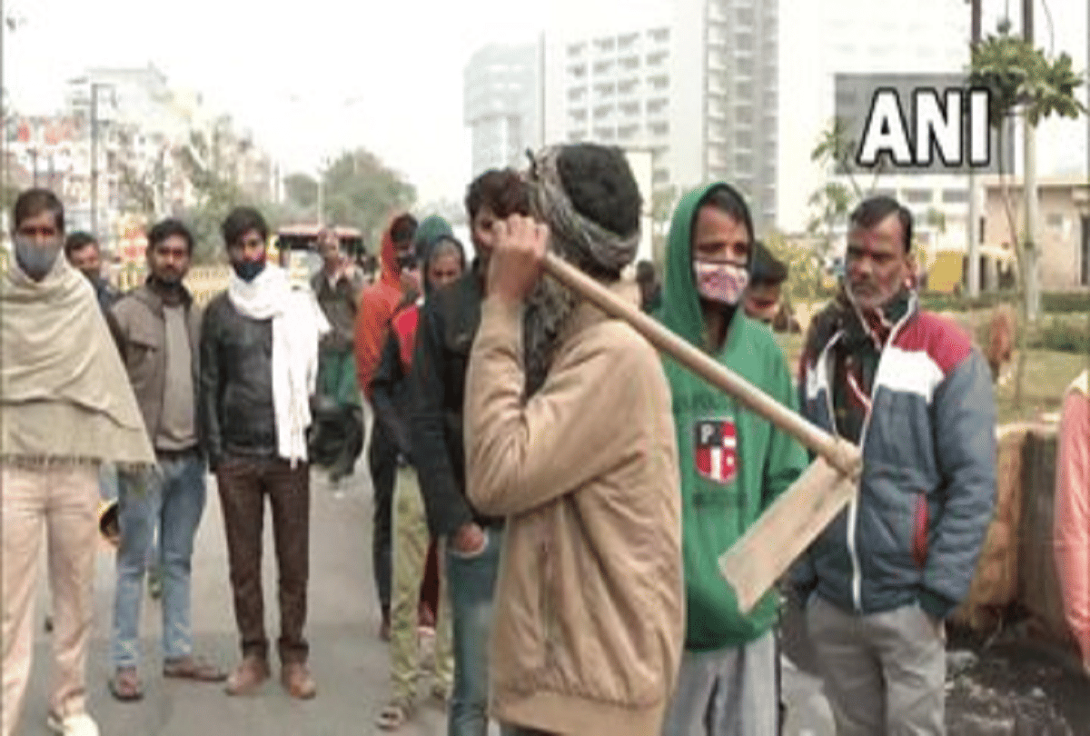 Noida: The condition of migrant workers deteriorated amid Corona restrictions, claimed - not getting free ration