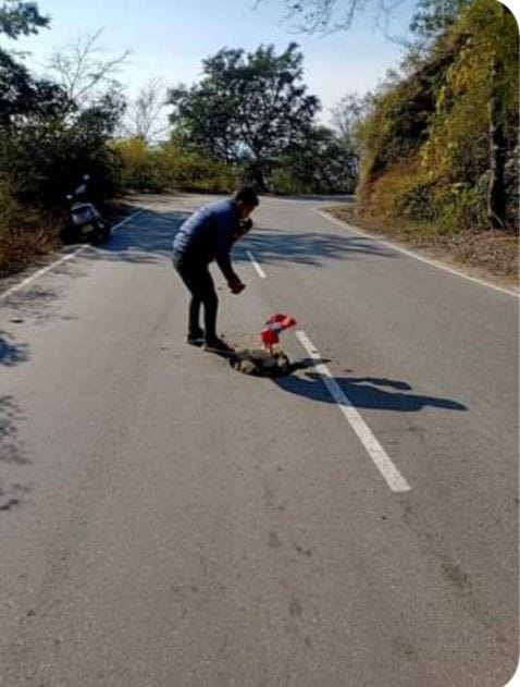 Bike rider skid in pit lying on NH