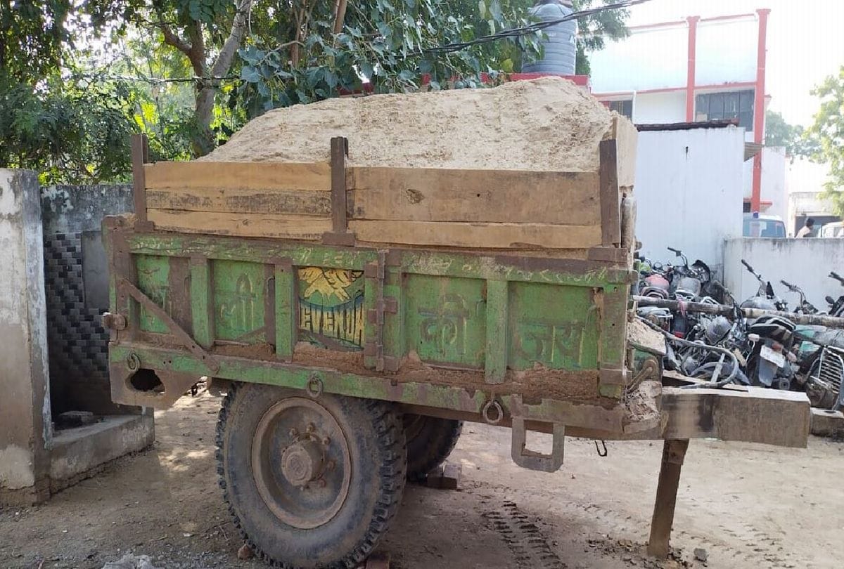 accused of illegal mining fired on the police team for stopping the tractor-trolley in agra