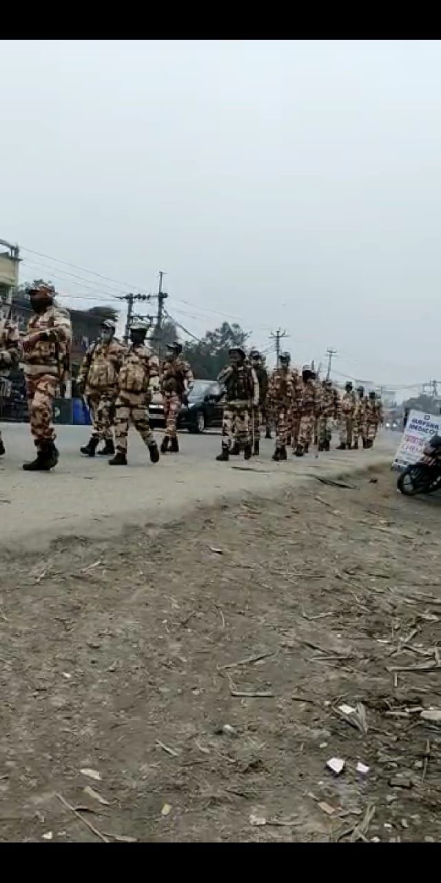 Police took out flag march in the town