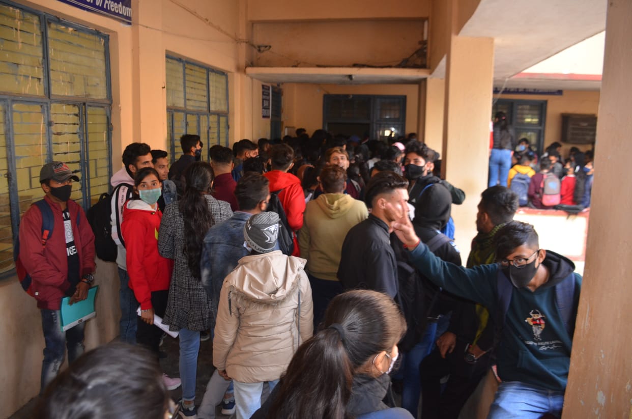 Corona rules flouted in degree colleges
