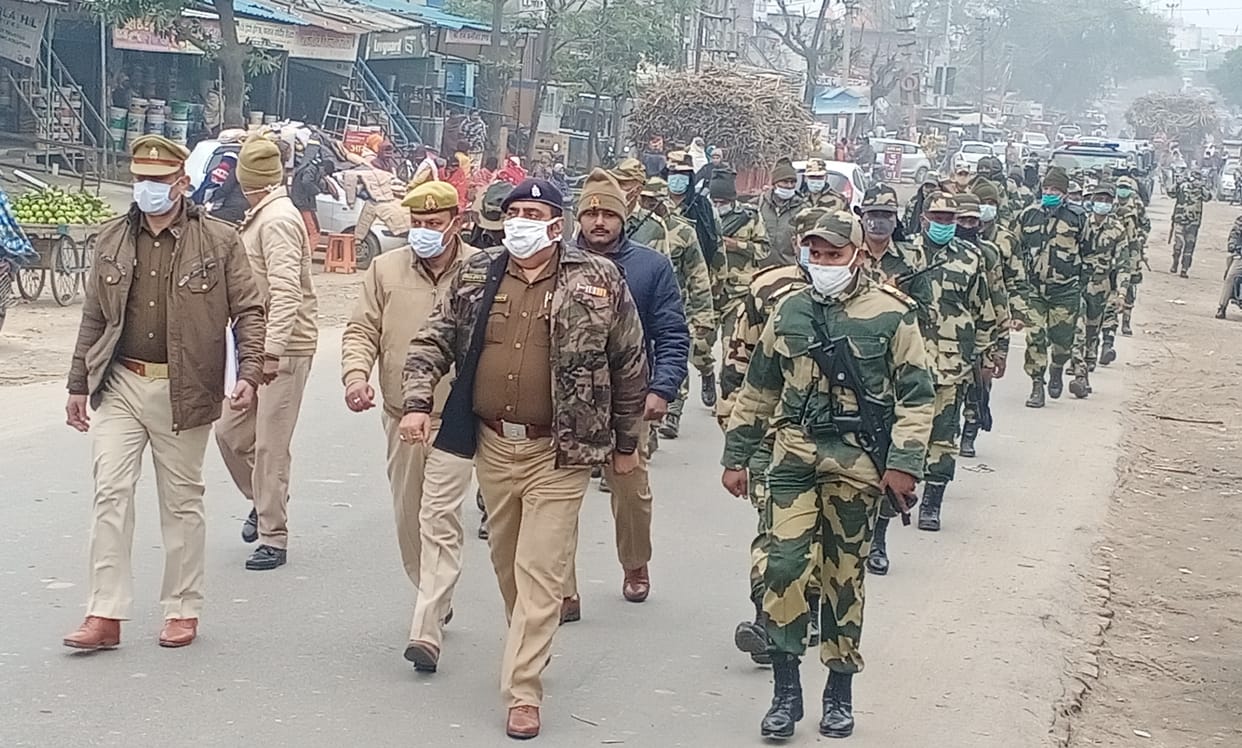 Police and BSF took out flag march in villages