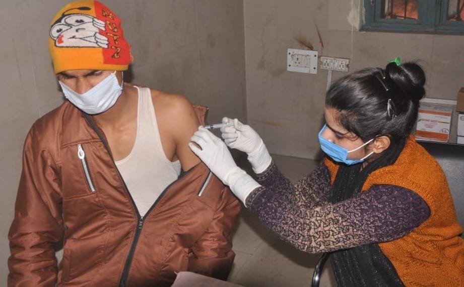 1711 teenagers were vaccinated on the first day in the mega camp