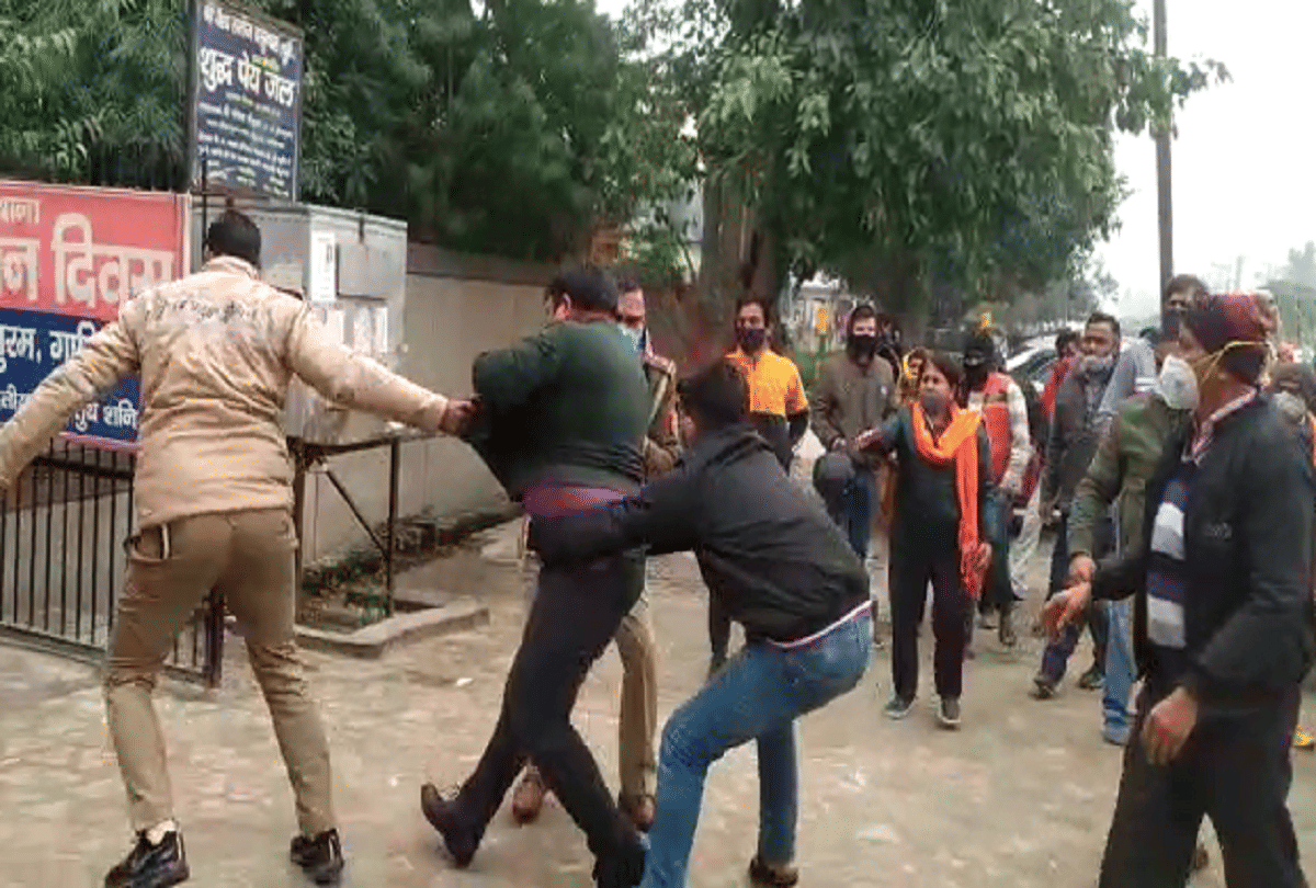 Ghaziabad: Police detained for holding meeting without permission, protesting against BJP candidate, MLA replied
