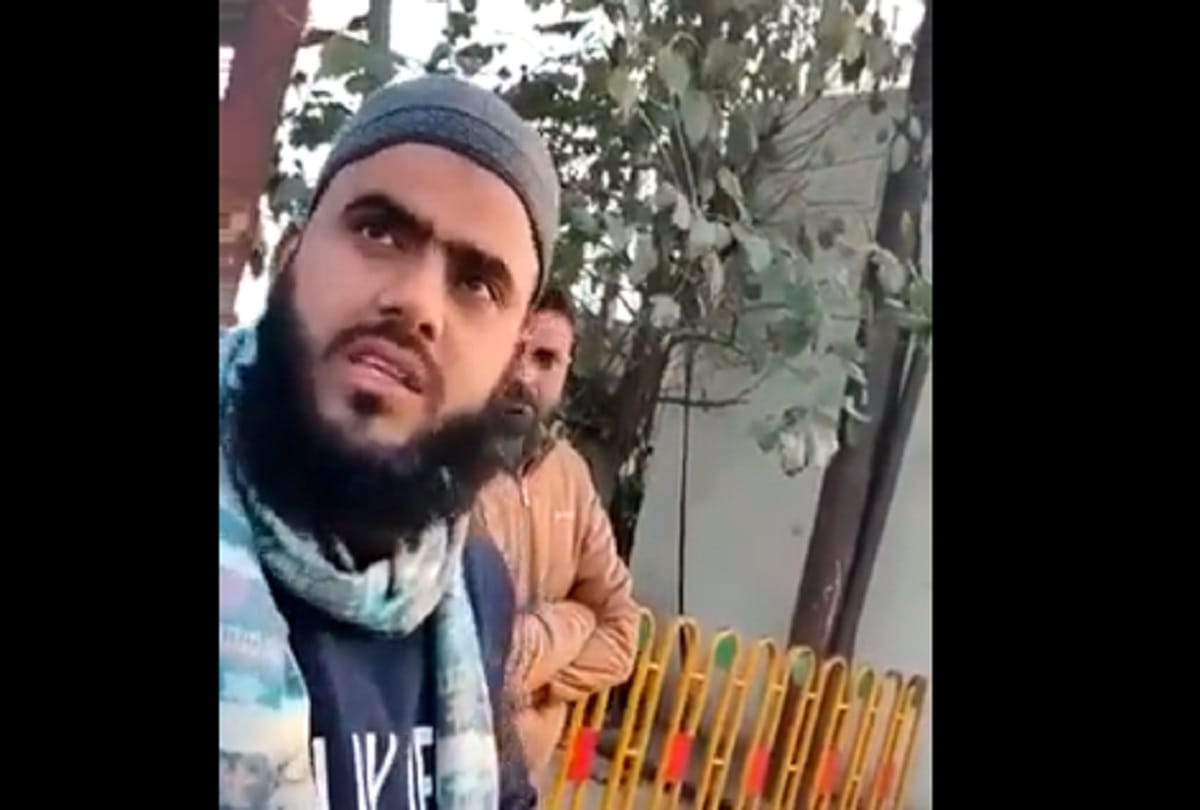Sambhal: 'Increasing as much as you can, cut the challan, then the government will come or we will leave the city or you' the young man threatened the traffic police