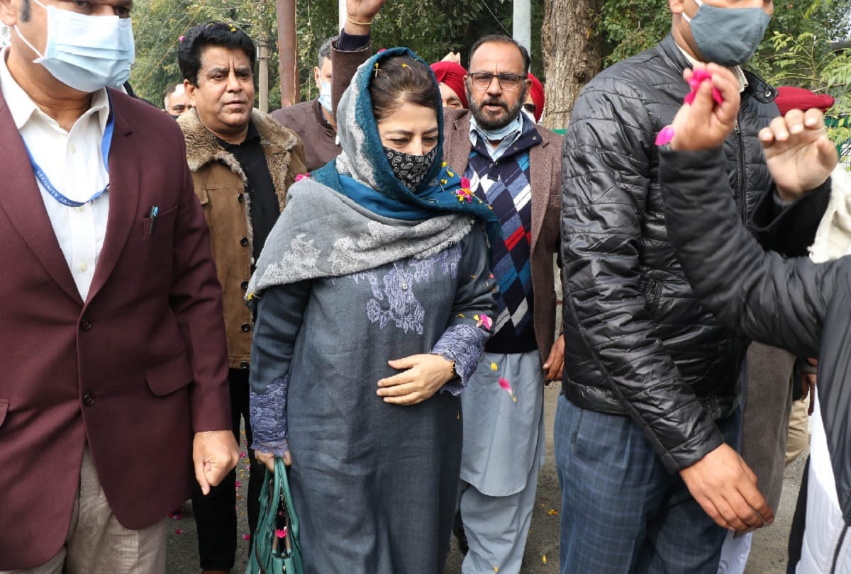 Jammu and Kashmir: Former CM Mehbooba Mufti arrives on Jammu tour