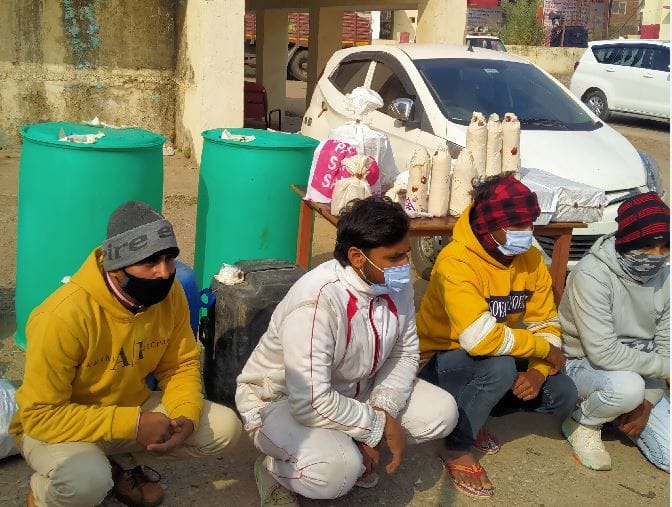 Disclosure of spurious liquor business in Sonbhadra, four arrested including 20 thousand prize