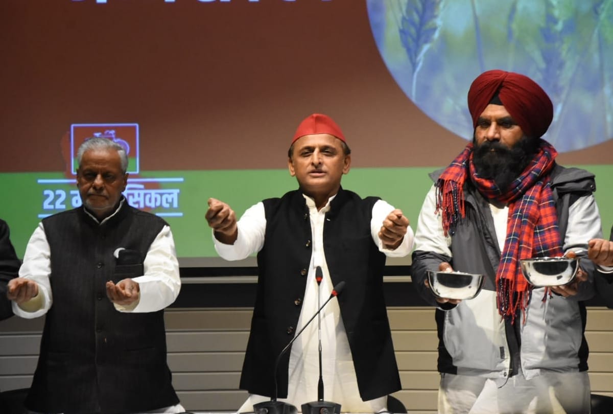 Akhilesh Yadav takes pledge to defeat BJP in UP Election 2022.