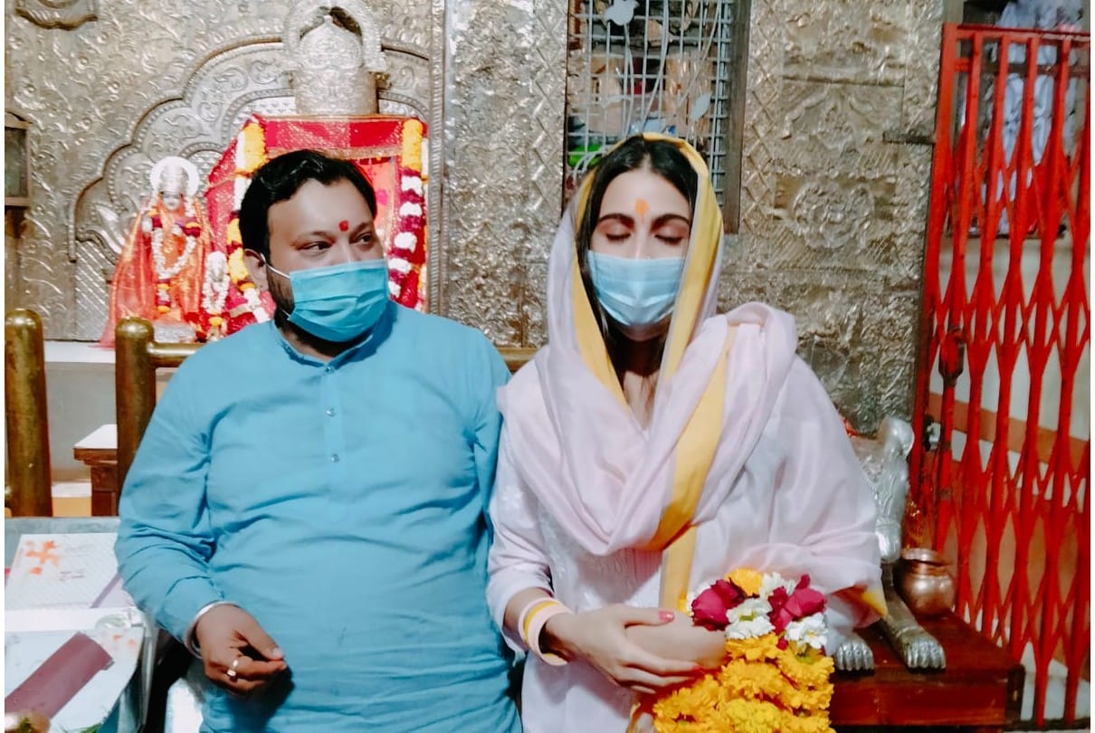 Indore: Sara Ali Khan came to visit Khajrana Ganesh, worshiped by law
