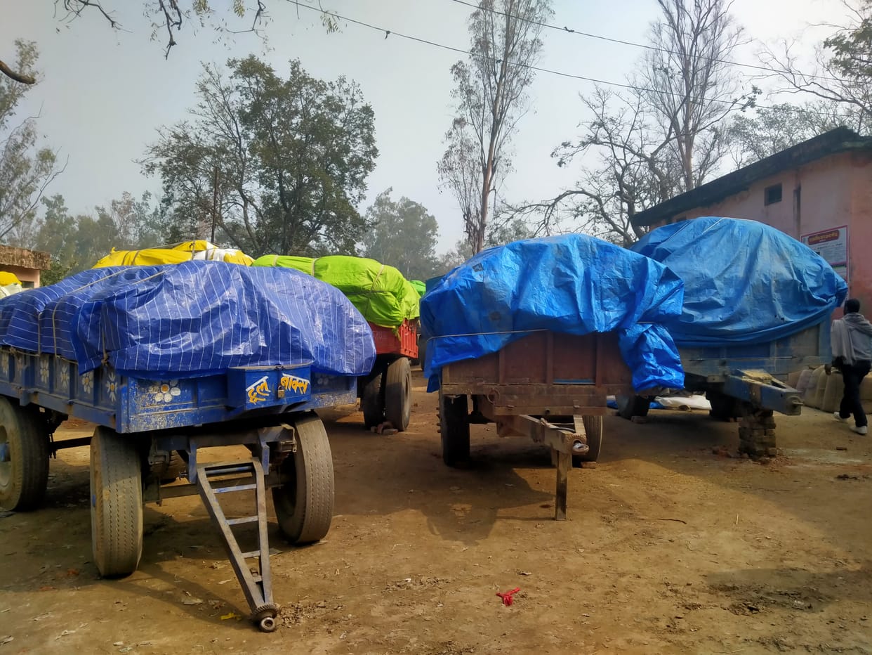 The desperation to sell paddy, from few numbers to many without turn