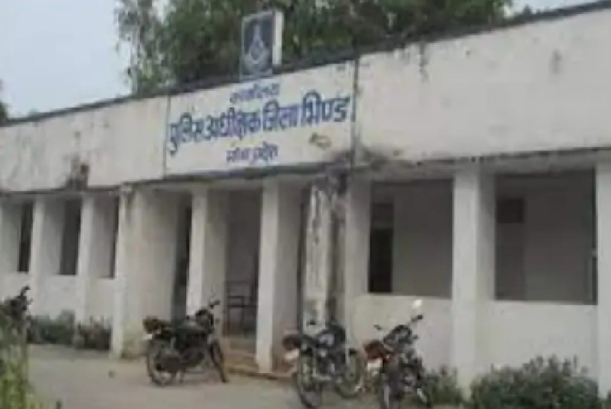 Bhind: After three deaths due to illicit liquor, two police station in-charges fell, SP suspended both