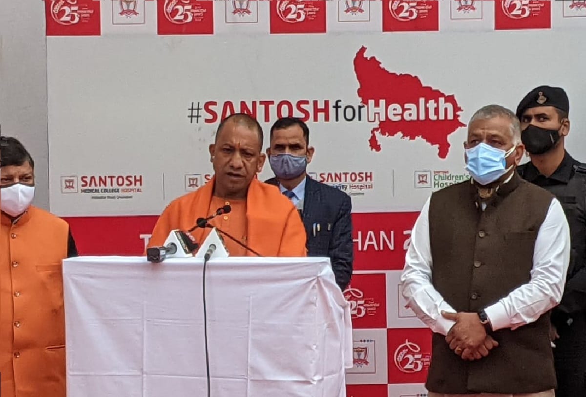 CM Yogi Adityanath reached Santosh Hospital Ghaziabad