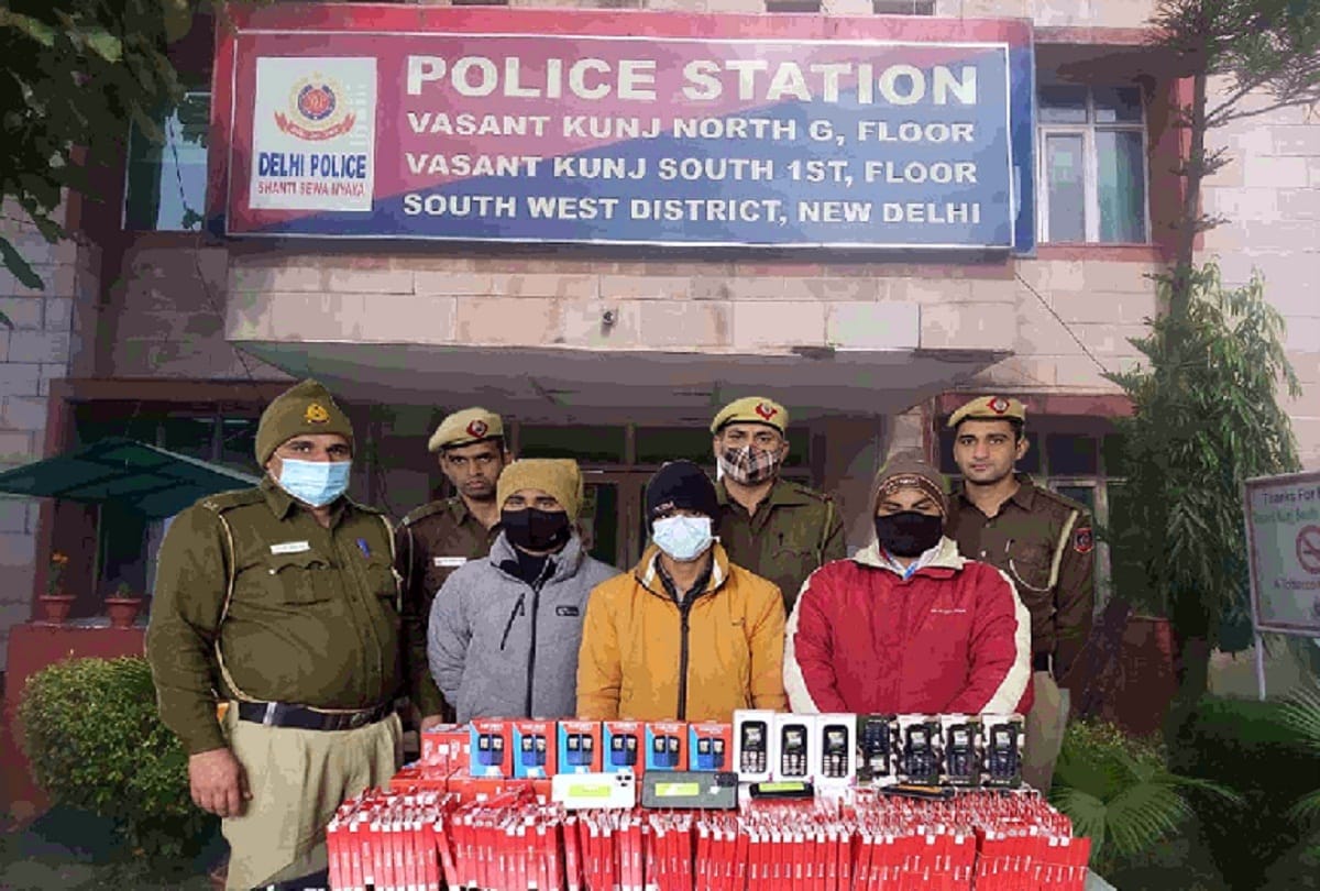 Two thieves arrested for stealing 803 mobiles and 540 data cables