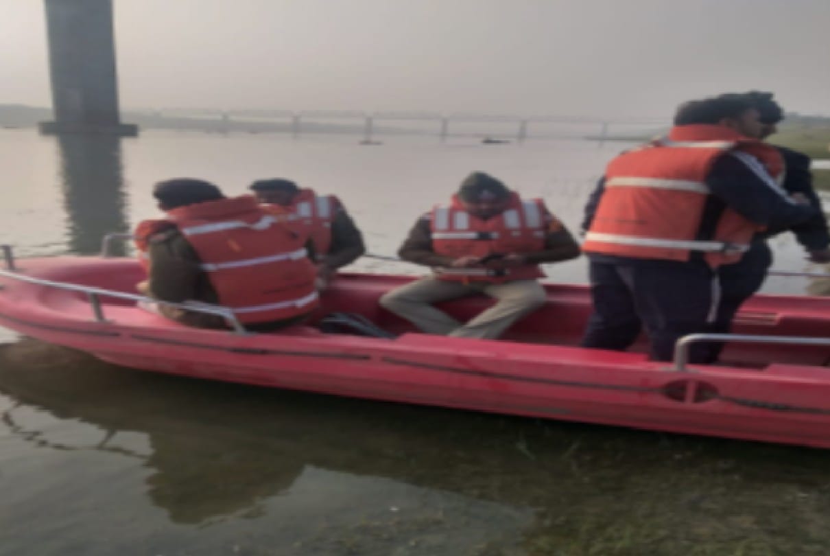 Gwalior: Police again reached Chambal river to find the dead body of the teenager, on December 27, the teenager was murdered and thrown here.