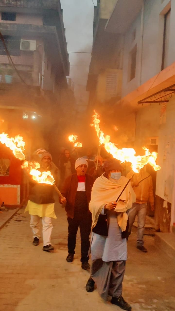 Torch procession taken out for the stoppage of trains