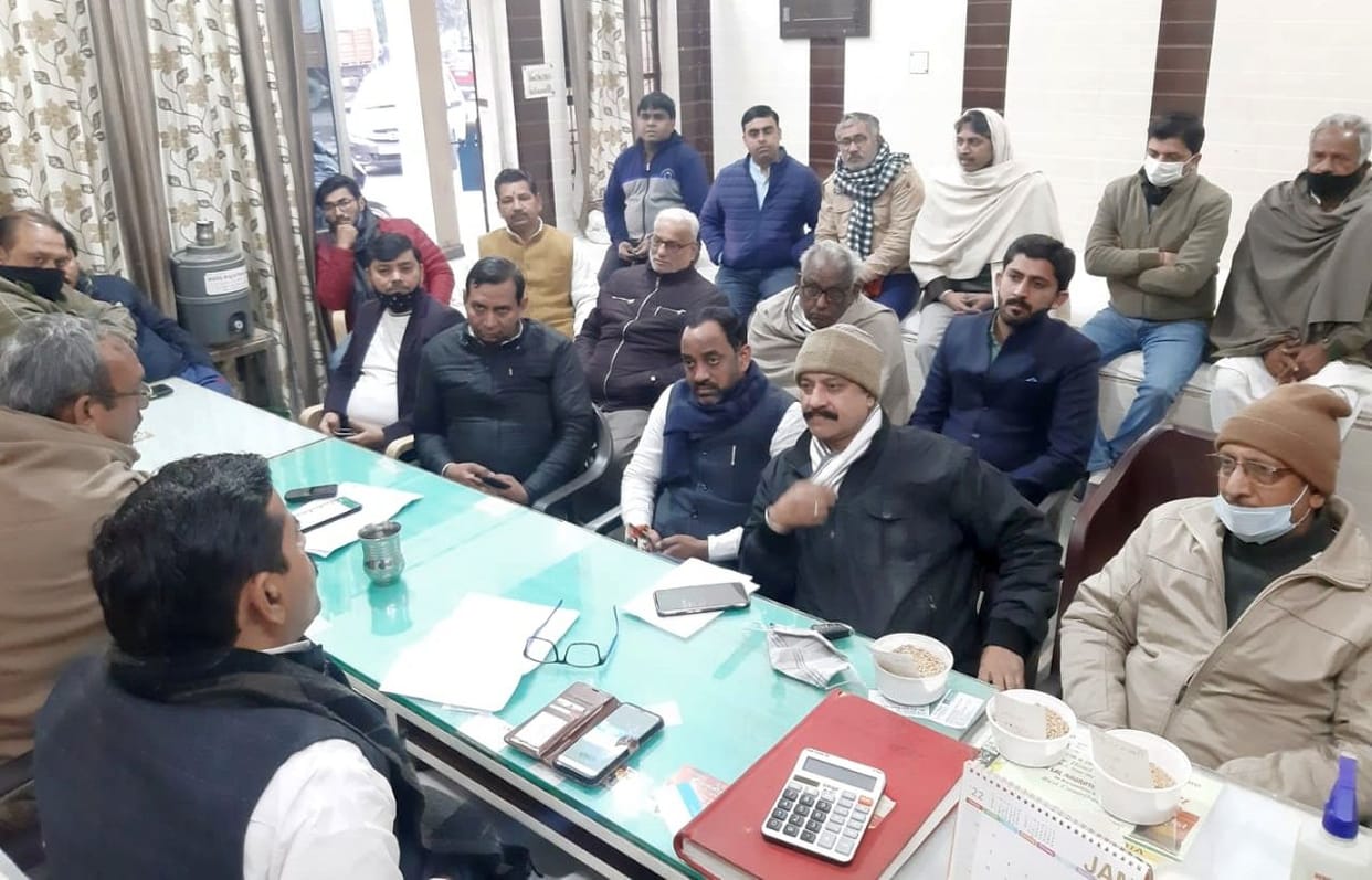 Fury among shopkeepers due to trade license flaws and notice to seal shops