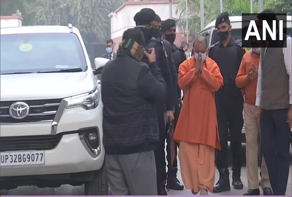 UP elections: BJP leaders gathered in Delhi, CM Yogi also reached, churning going on