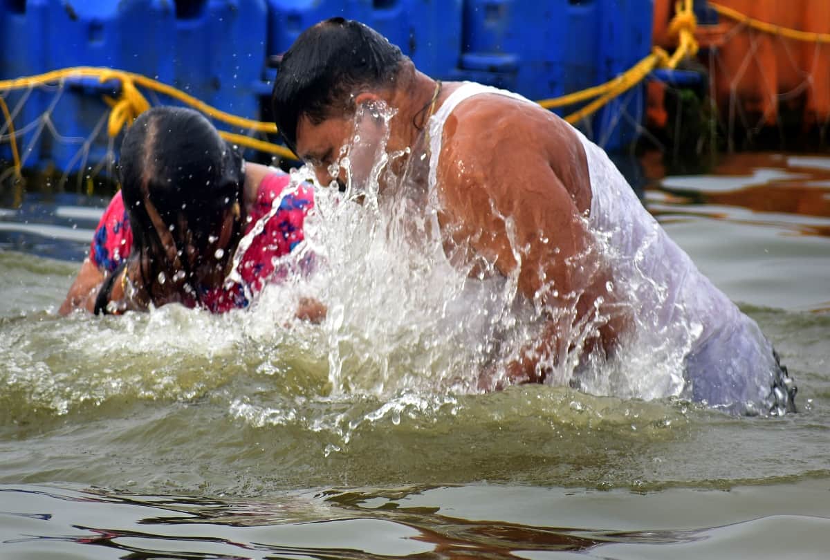 Paush Purnima: The bundle of faith heavy on the icy winds at Sangam, lakhs of devotees took a dip