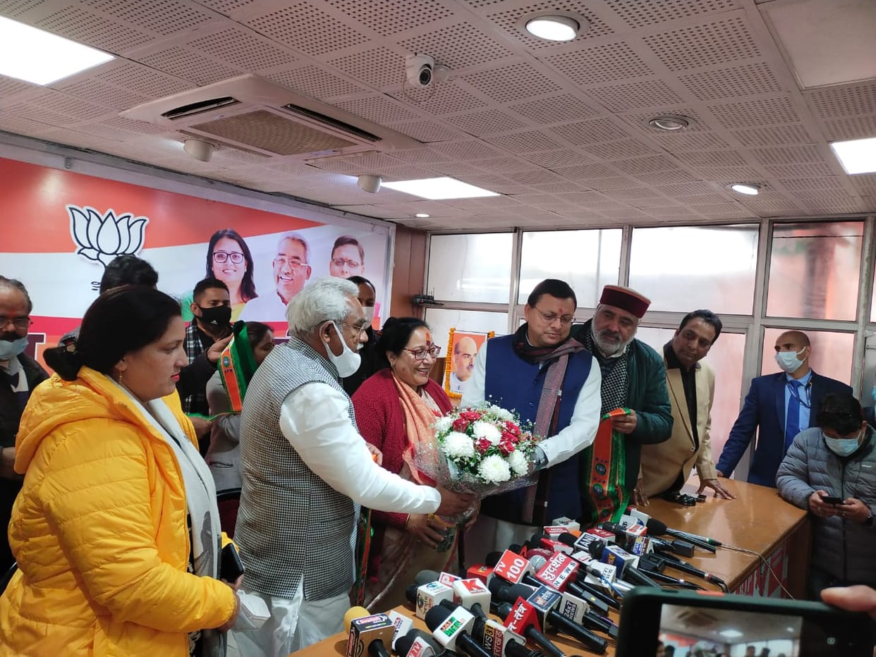 uttarakhand election 2022: congress women wing president sarita arya joins bjp