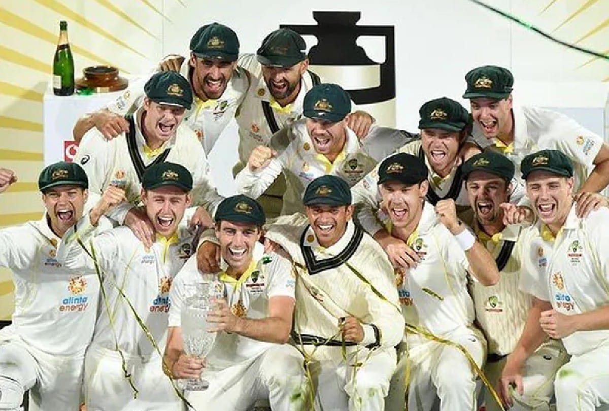 Pat Cummins put alcohal away to call Usman khawaja in team celebration