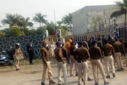 Indore: The luxurious farm house of the accused who molested his wife was grounded, was made a den of debauchery