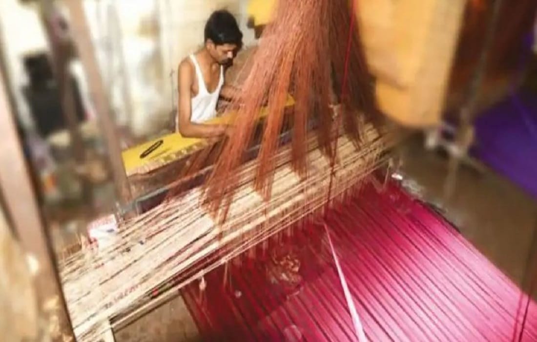 corona third wave impact banarasi saree in varanasi Goods dump of RS 100 crores sadness among traders amid vivah lagna muhurat