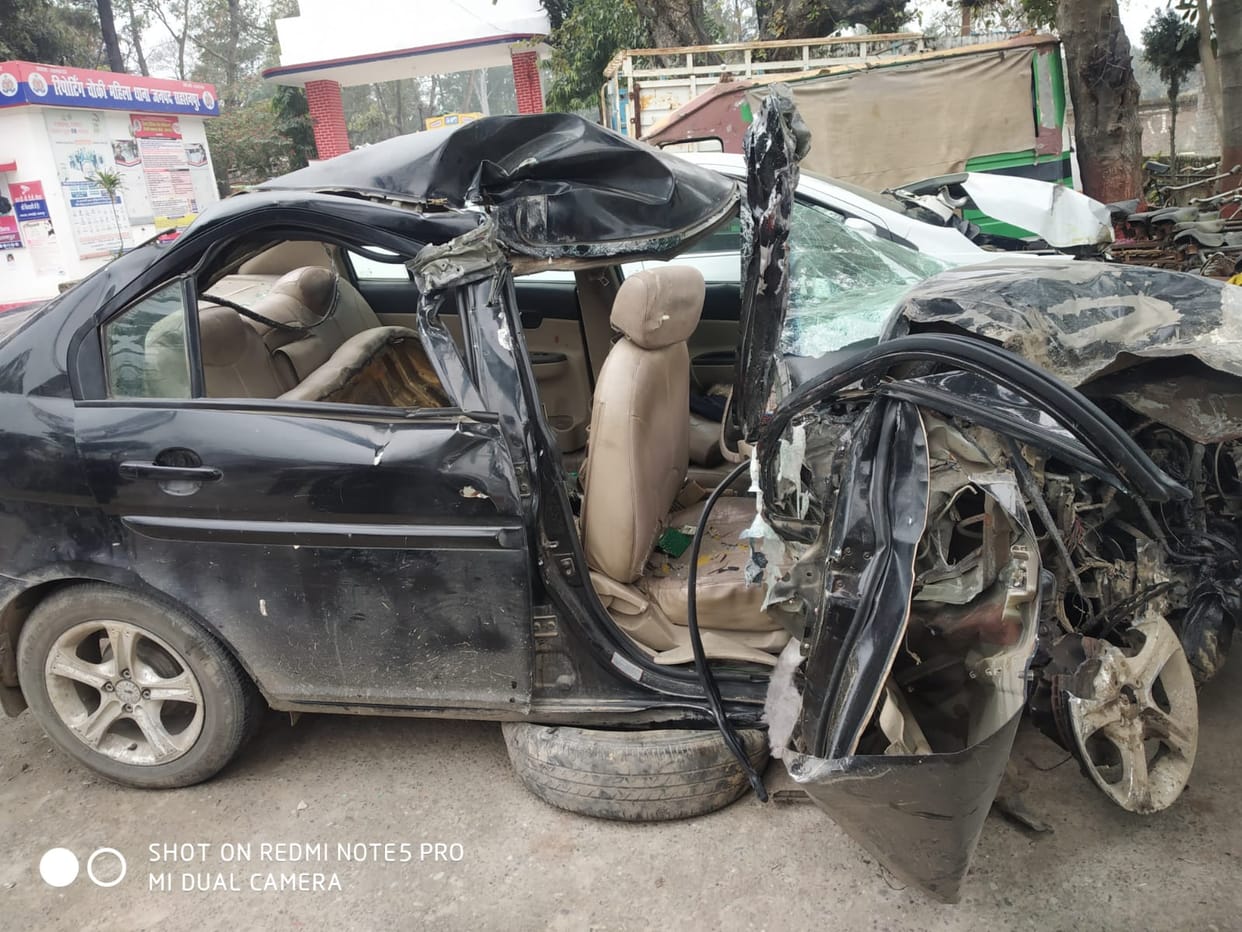 Car-riding photographer killed in truck collision, two injured