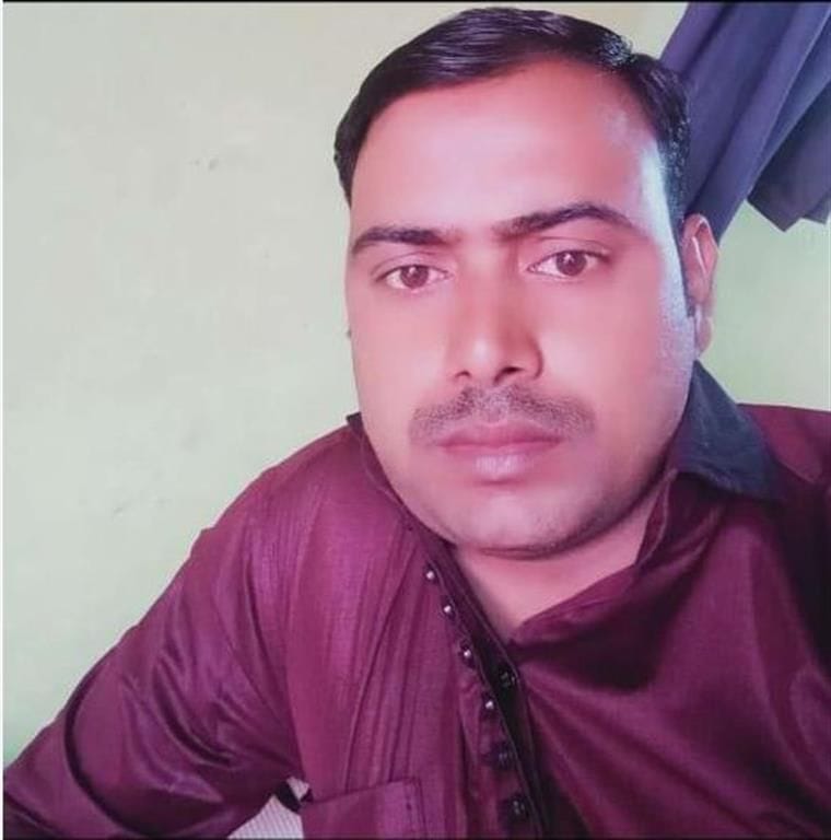 Hathras: Farmer standing on the roadside was trampled by car, death