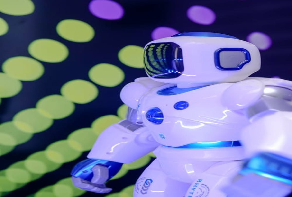 Avatar robot goes school for 7 years old ill boy Joshua in Germany
