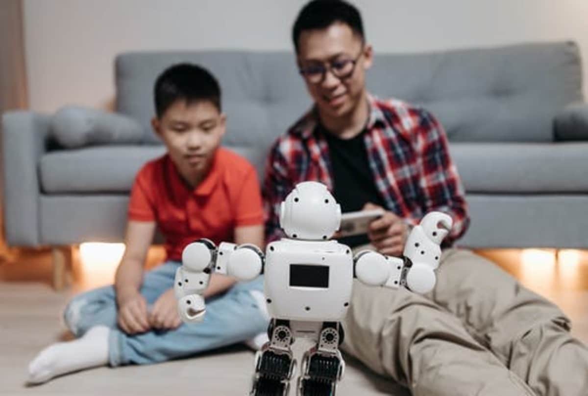 Avatar robot goes school for 7 years old ill boy Joshua in Germany