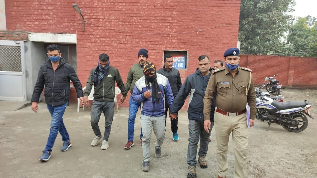 Two youths carrying banned medicines from UP arrested